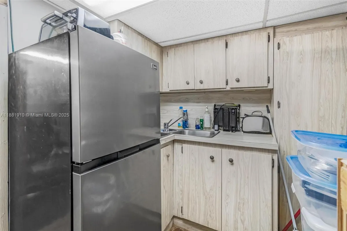 2111 John P Lyons Ln, Pembroke Park FL 33021