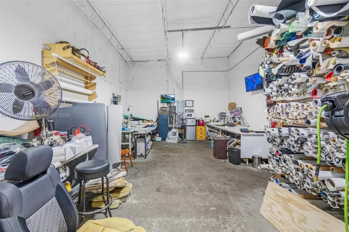 2111 John P Lyons Ln, Pembroke Park FL 33021