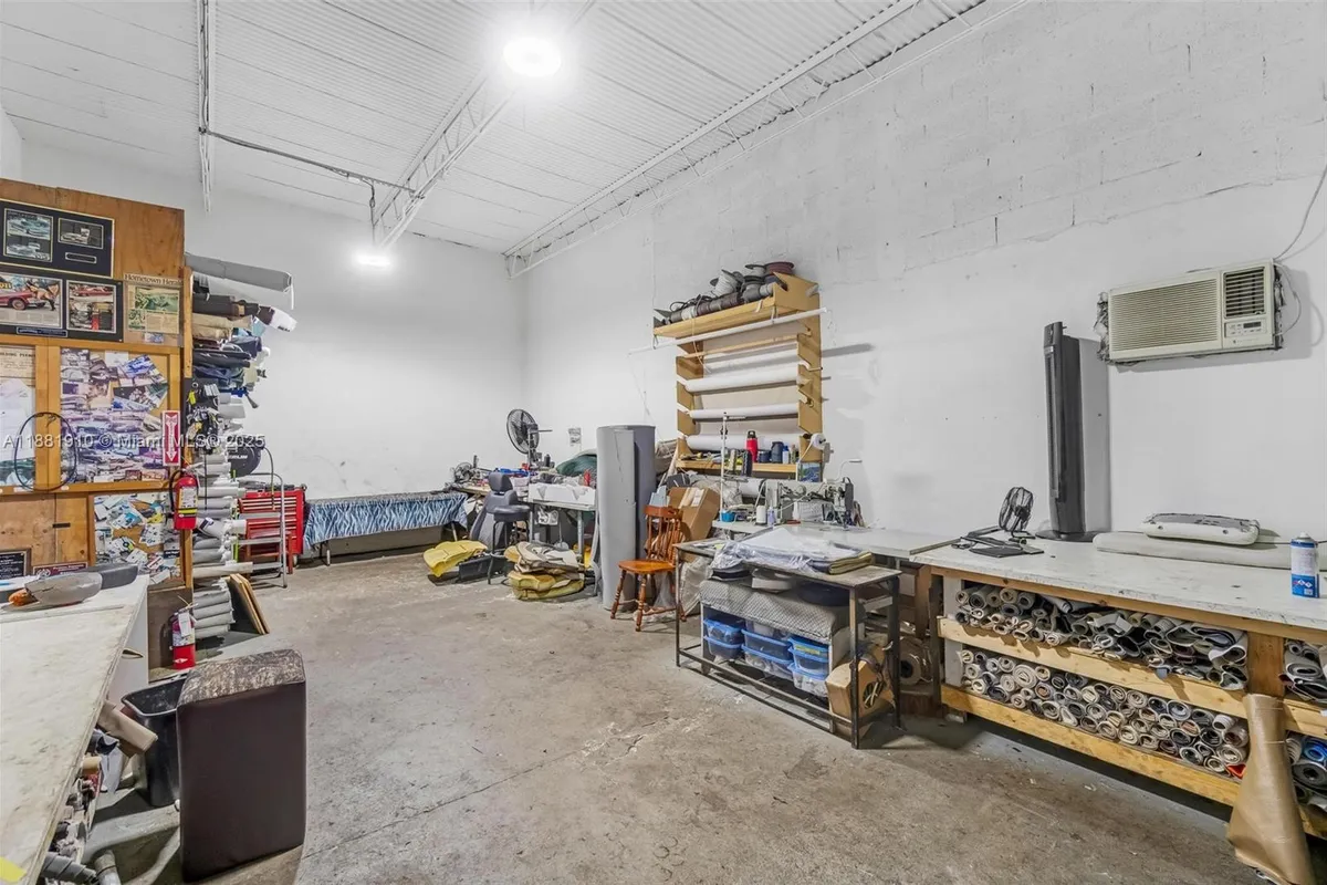 2111 John P Lyons Ln, Pembroke Park FL 33021