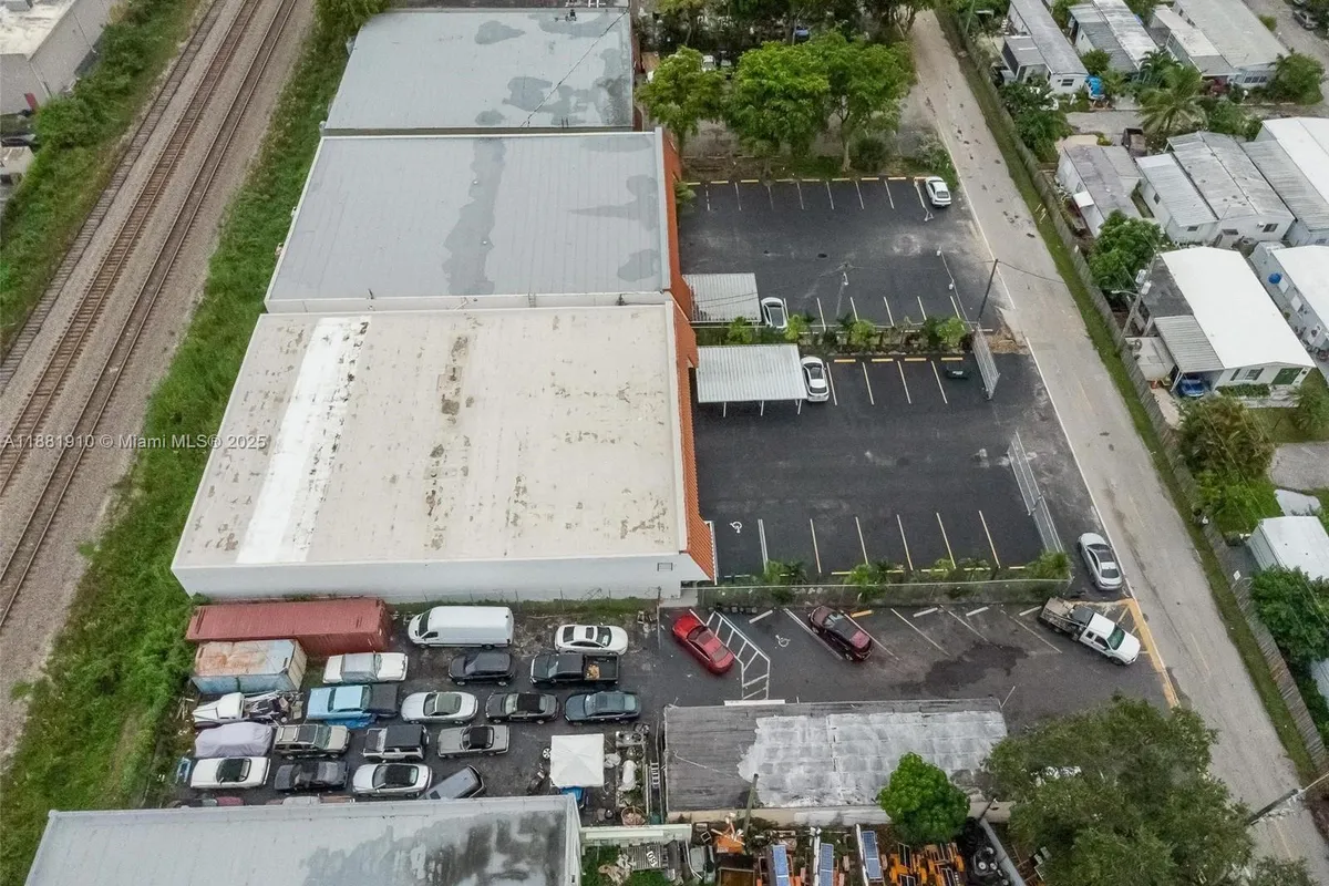 2111 John P Lyons Ln, Pembroke Park FL 33021