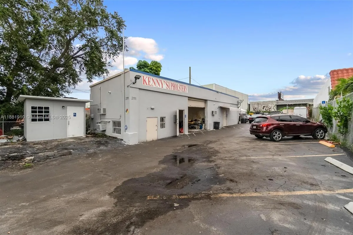 2111 John P Lyons Ln, Pembroke Park FL 33021