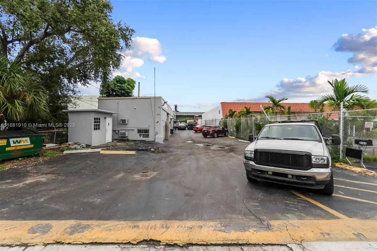2111 John P Lyons Ln, Pembroke Park FL 33021
