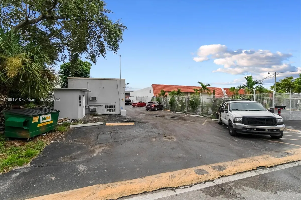 2111 John P Lyons Ln, Pembroke Park FL 33021