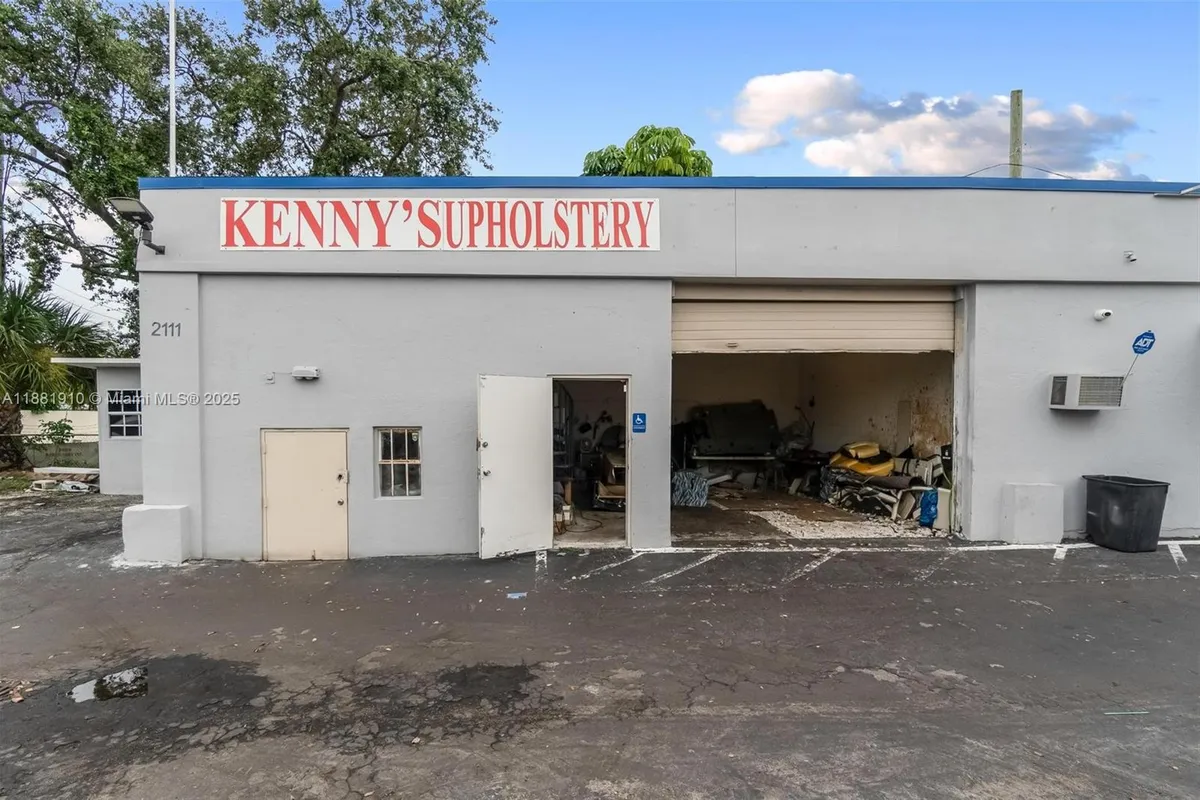 2111 John P Lyons Ln, Pembroke Park FL 33021