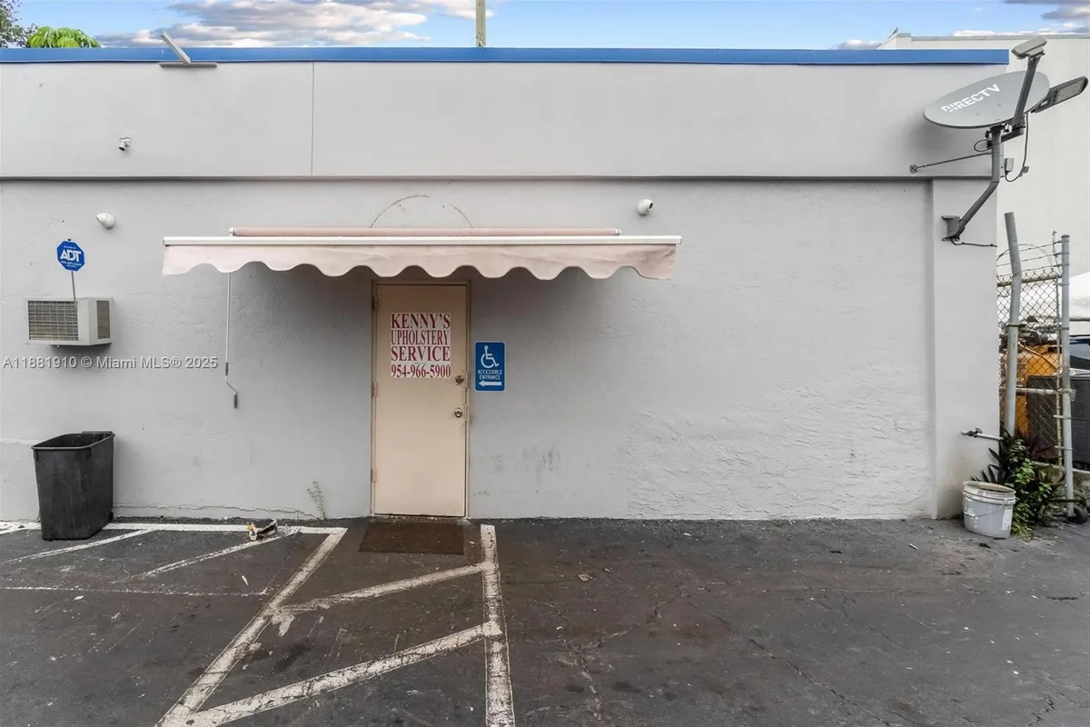 2111 John P Lyons Ln, Pembroke Park FL 33021