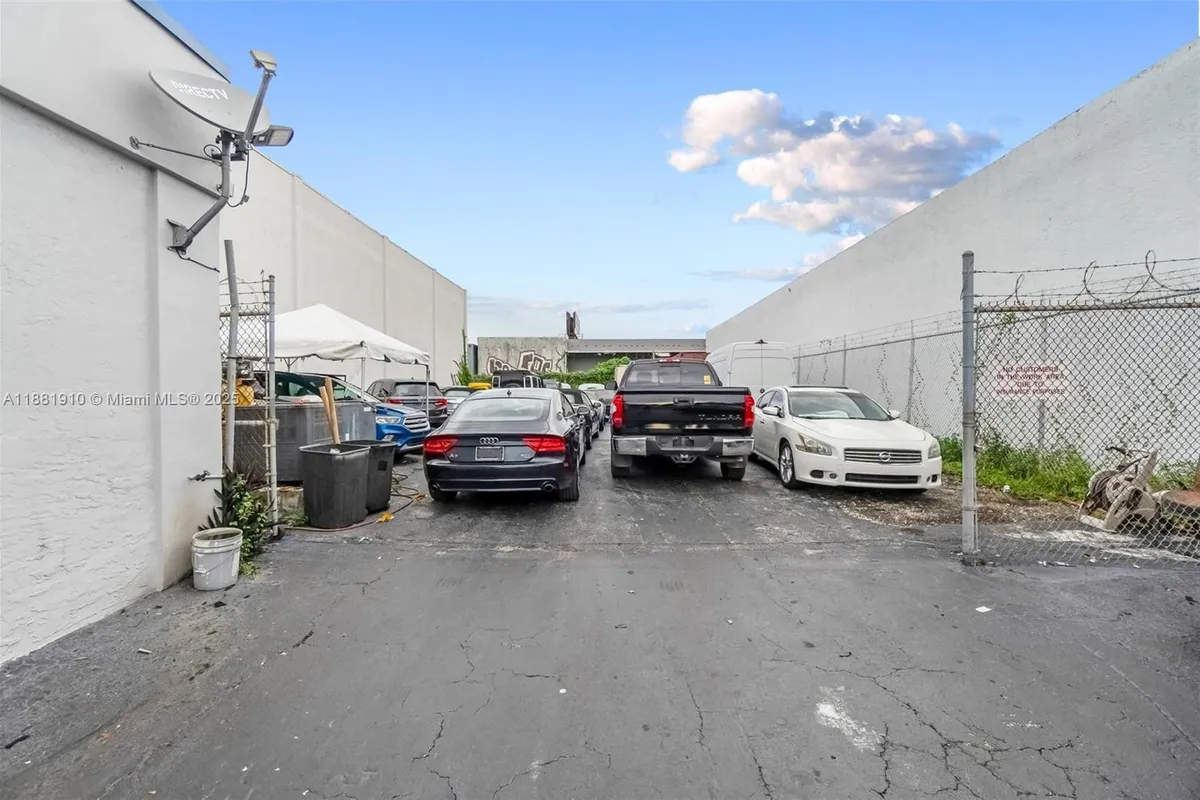 2111 John P Lyons Ln, Pembroke Park FL 33021