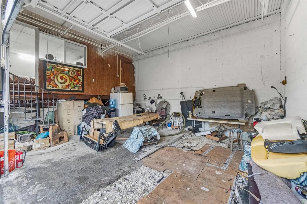 2111 John P Lyons Ln, Pembroke Park FL 33021