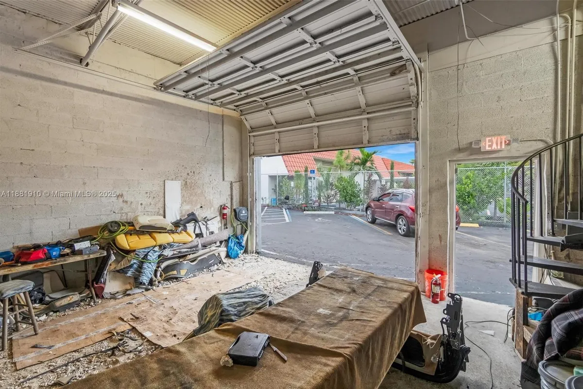 2111 John P Lyons Ln, Pembroke Park FL 33021