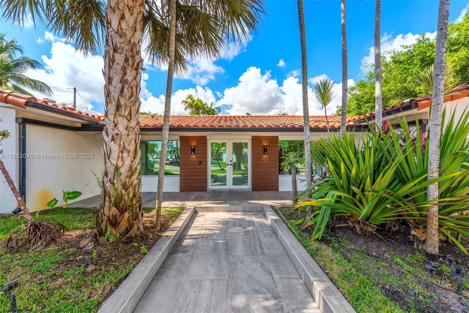 21000 NE 18th Ct, Miami FL 33179