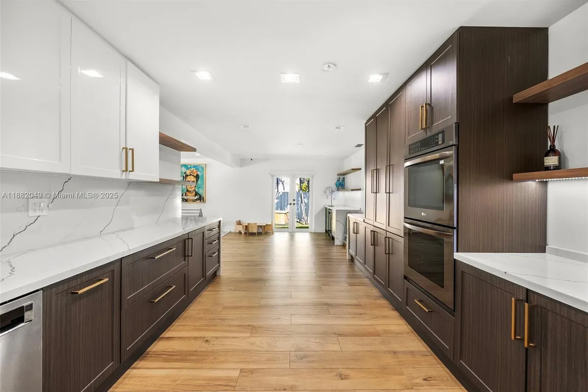 21000 NE 18th Ct, Miami FL 33179