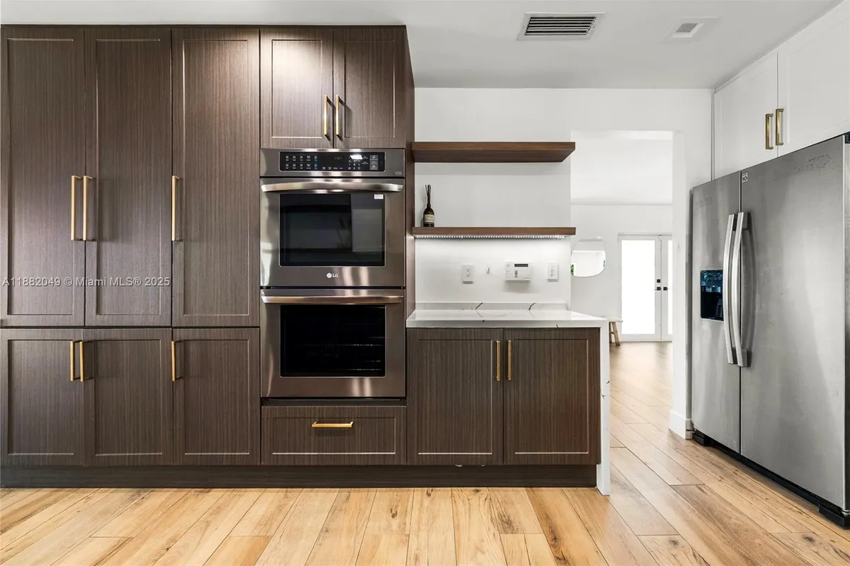 21000 NE 18th Ct, Miami FL 33179