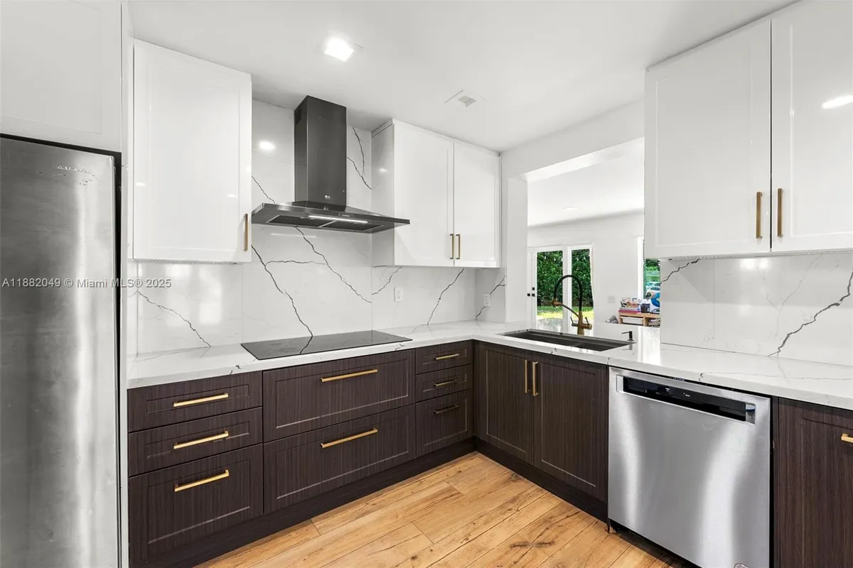 21000 NE 18th Ct, Miami FL 33179