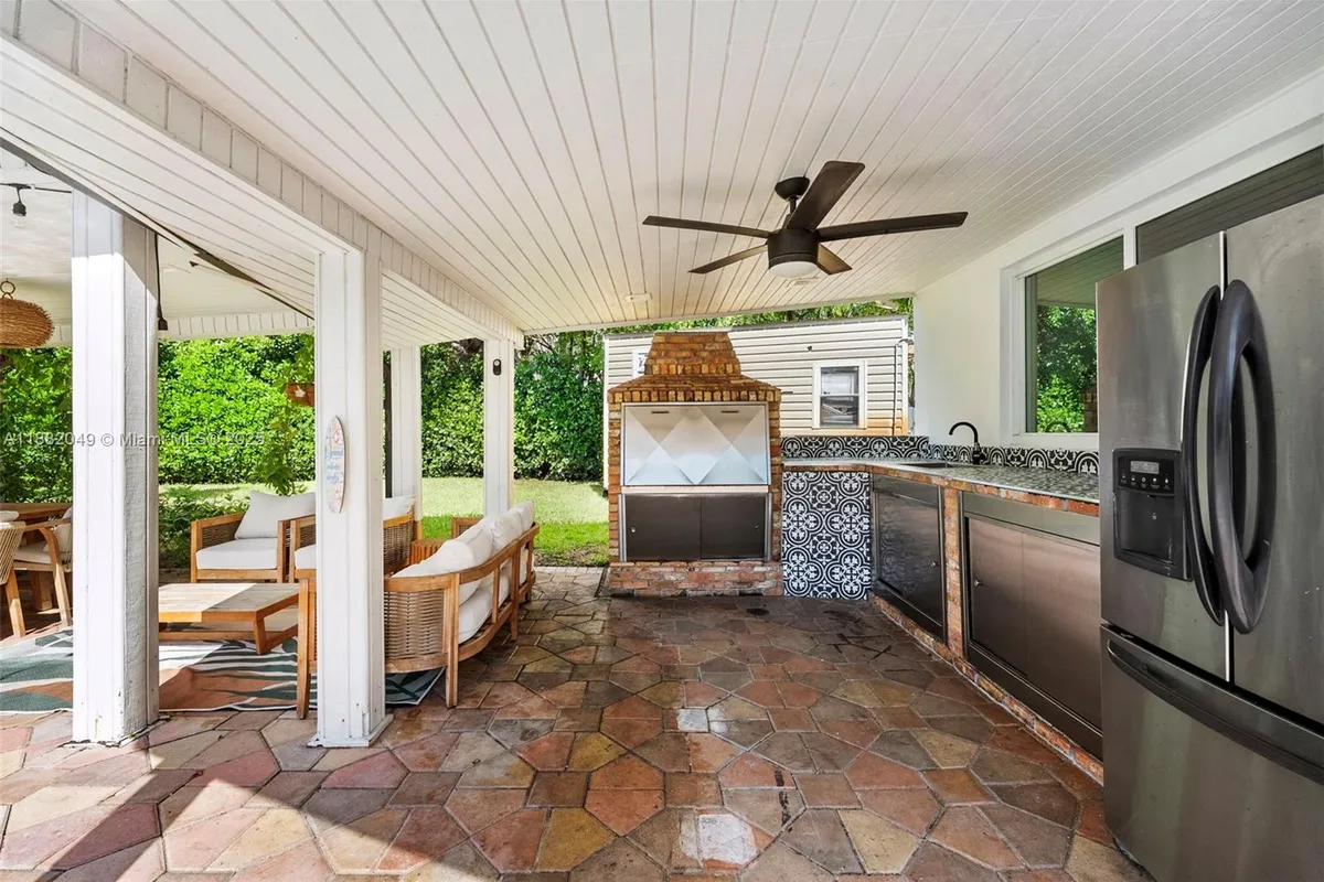 21000 NE 18th Ct, Miami FL 33179