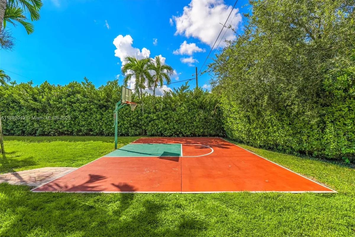 21000 NE 18th Ct, Miami FL 33179