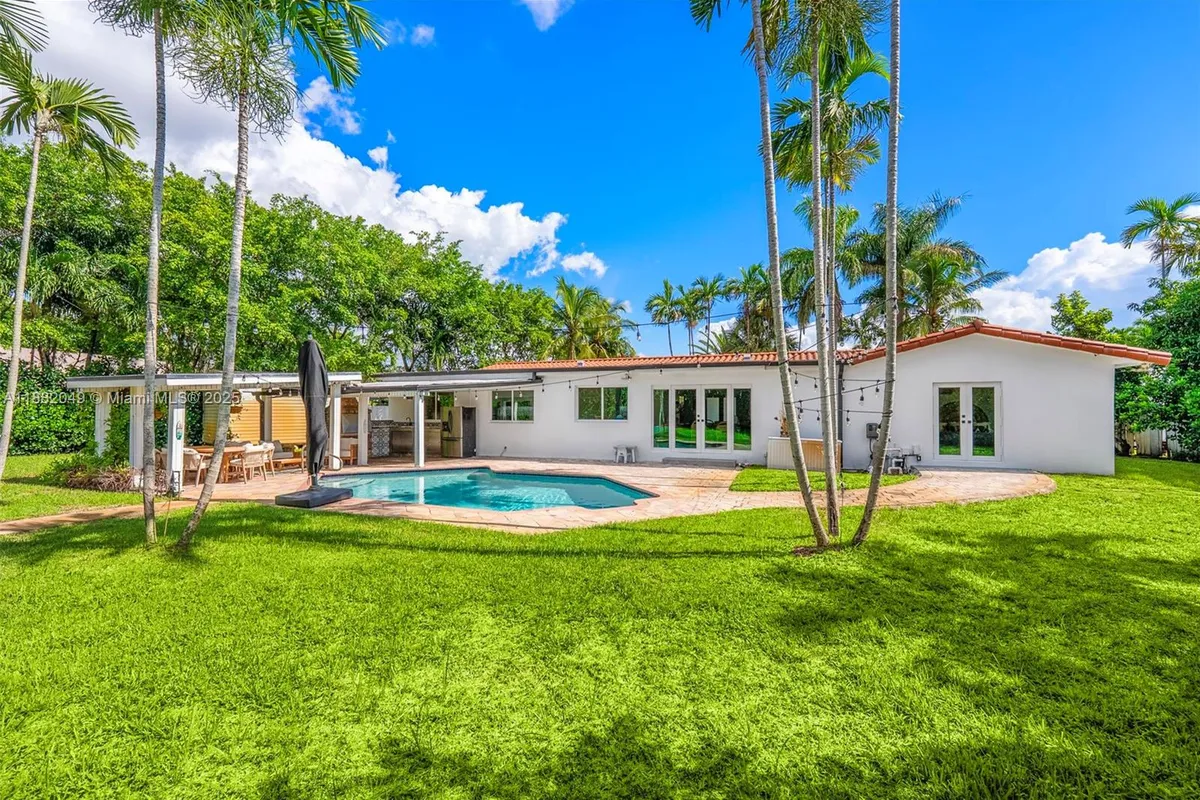 21000 NE 18th Ct, Miami FL 33179