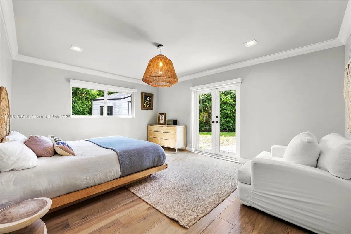 21000 NE 18th Ct, Miami FL 33179