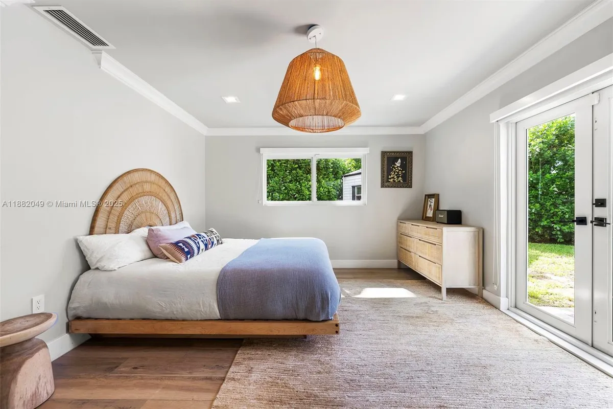 21000 NE 18th Ct, Miami FL 33179