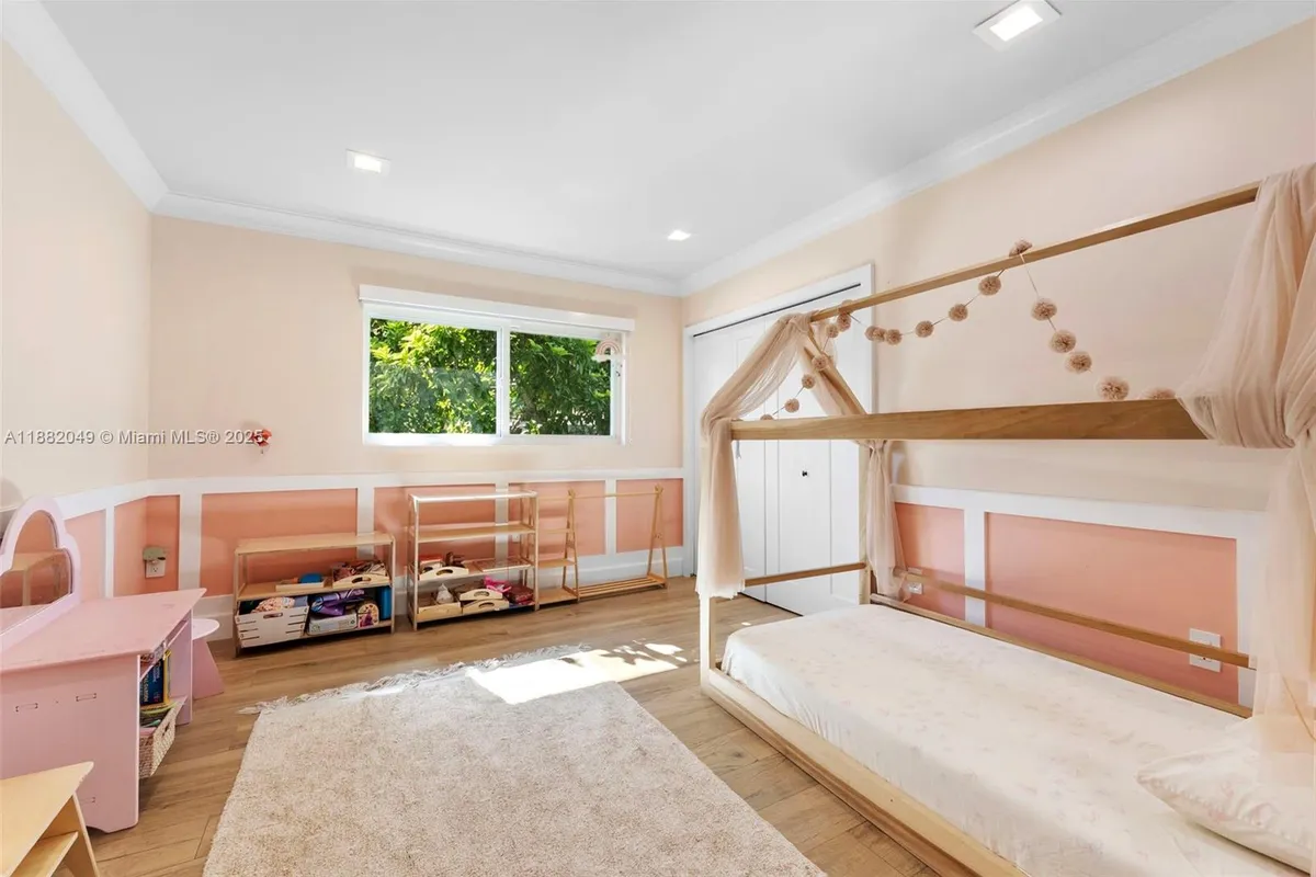 21000 NE 18th Ct, Miami FL 33179