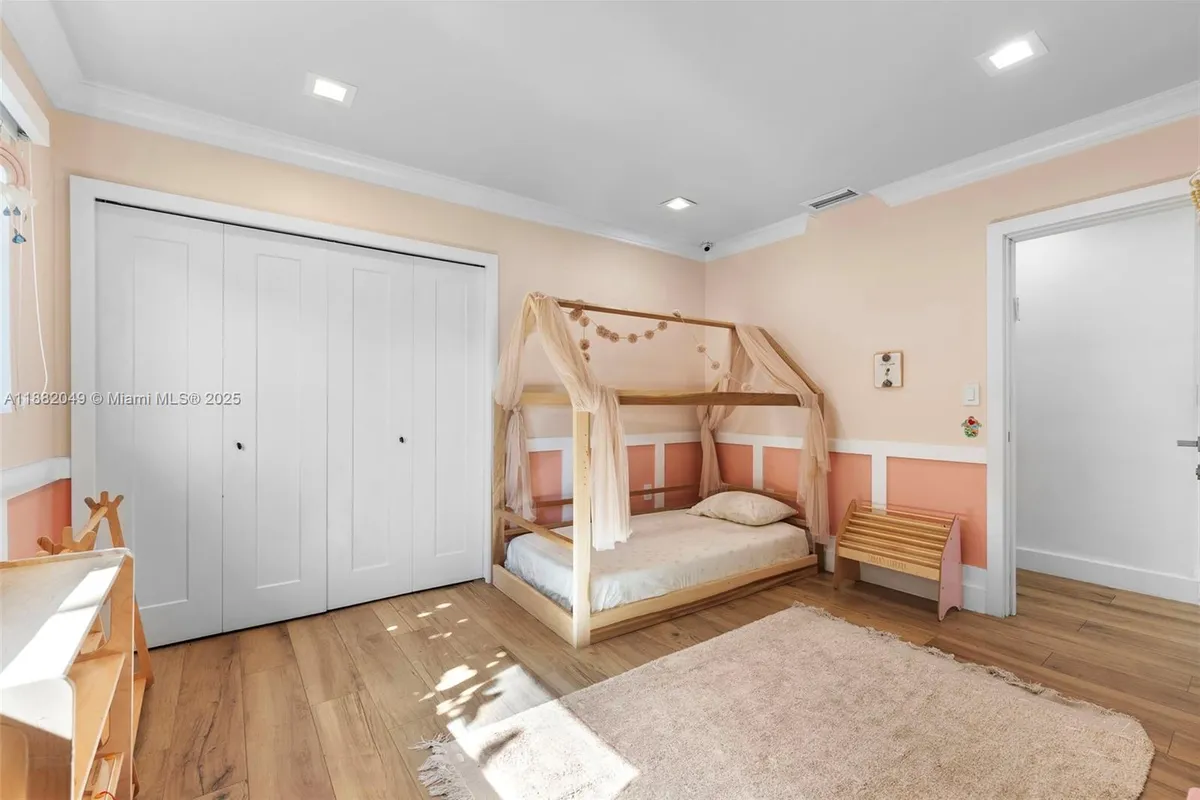 21000 NE 18th Ct, Miami FL 33179