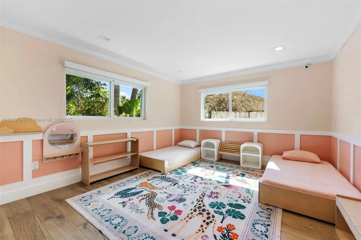 21000 NE 18th Ct, Miami FL 33179