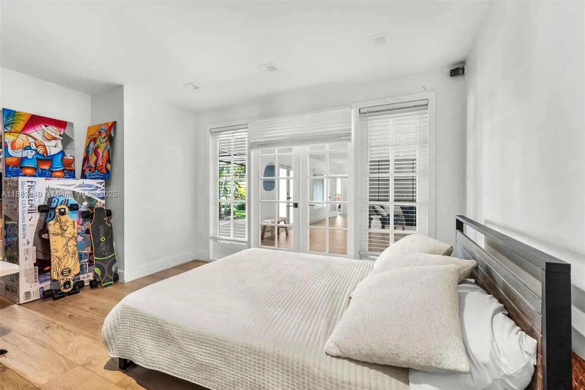 21000 NE 18th Ct, Miami FL 33179