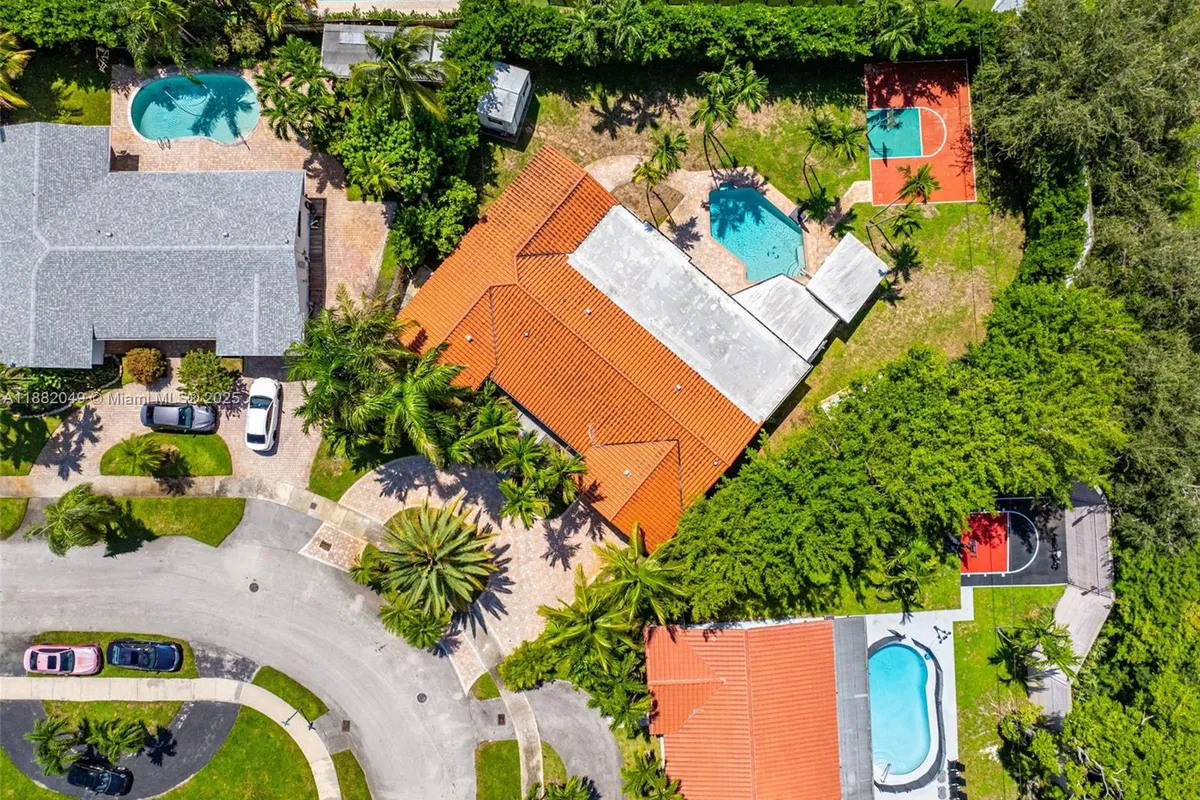 21000 NE 18th Ct, Miami FL 33179