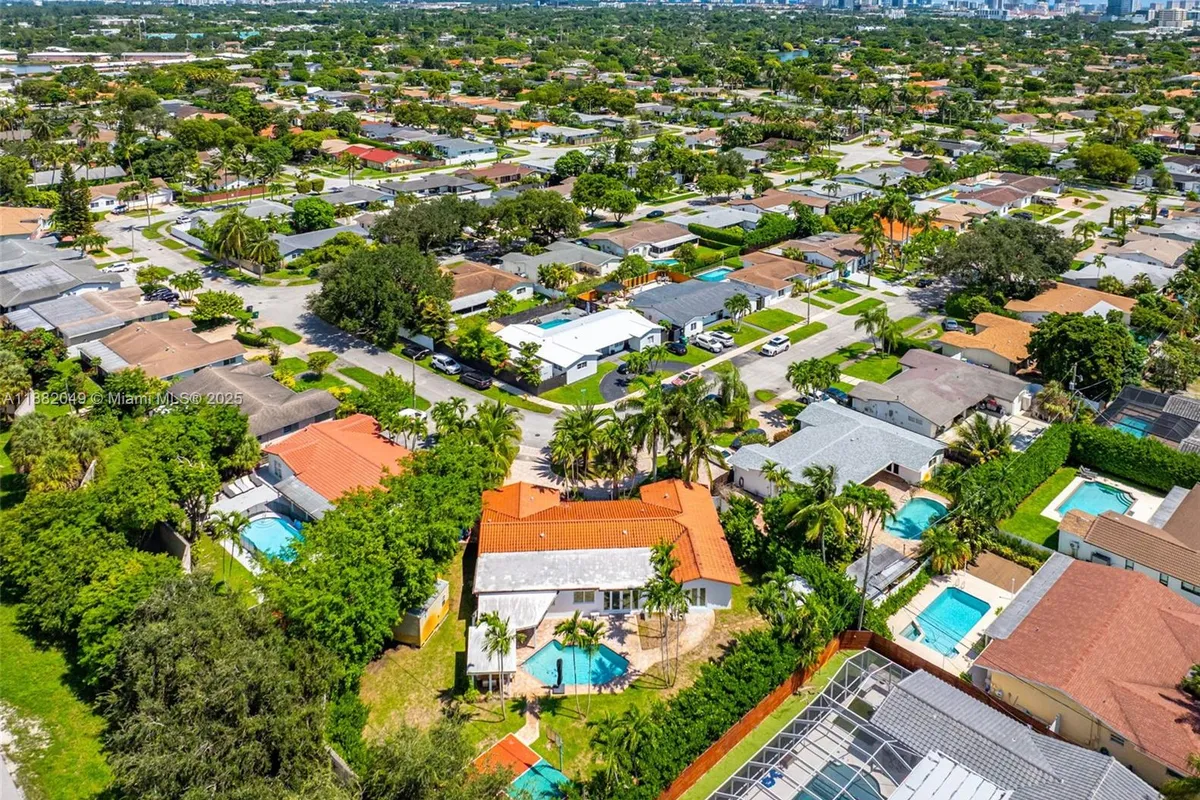 21000 NE 18th Ct, Miami FL 33179