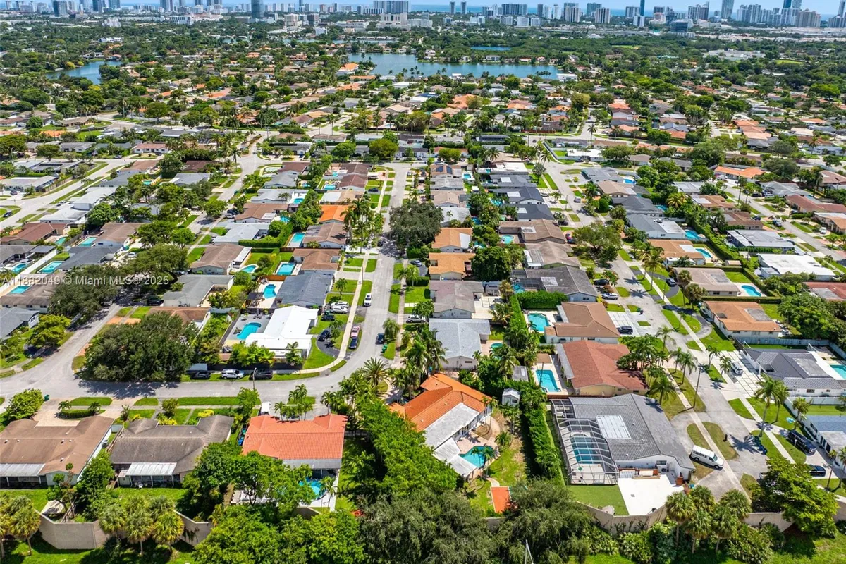 21000 NE 18th Ct, Miami FL 33179