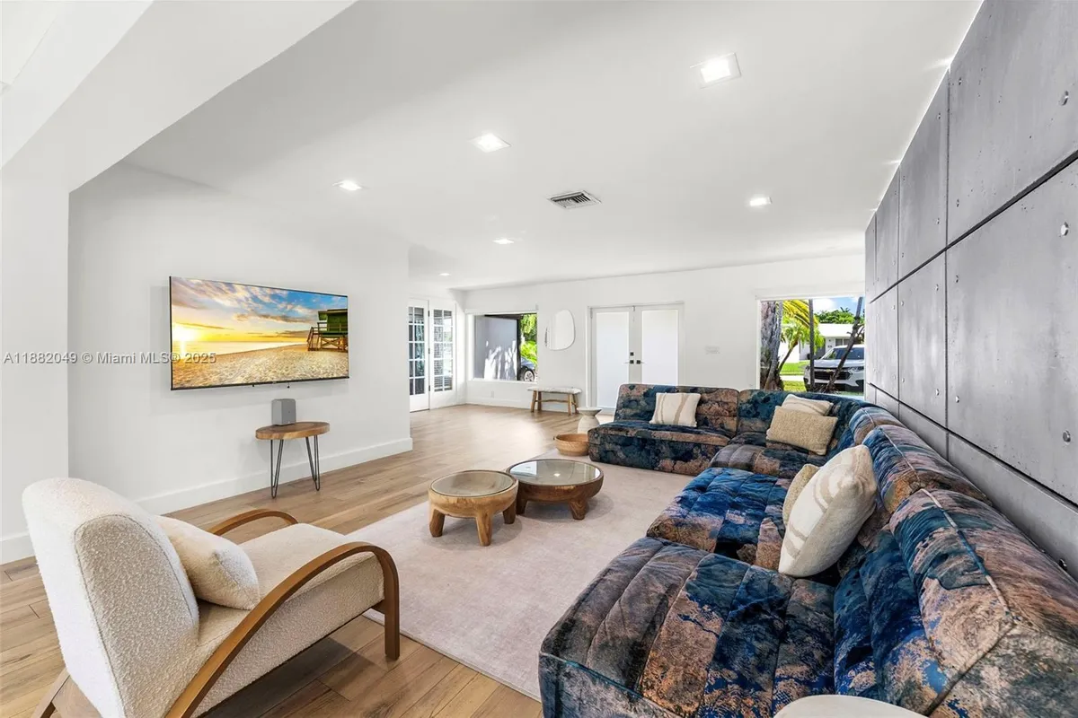 21000 NE 18th Ct, Miami FL 33179