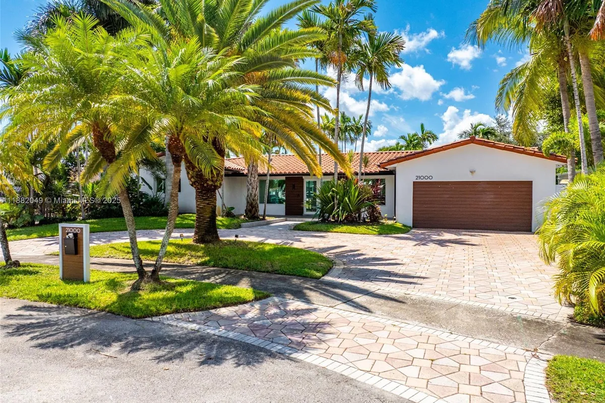 21000 NE 18th Ct, Miami FL 33179