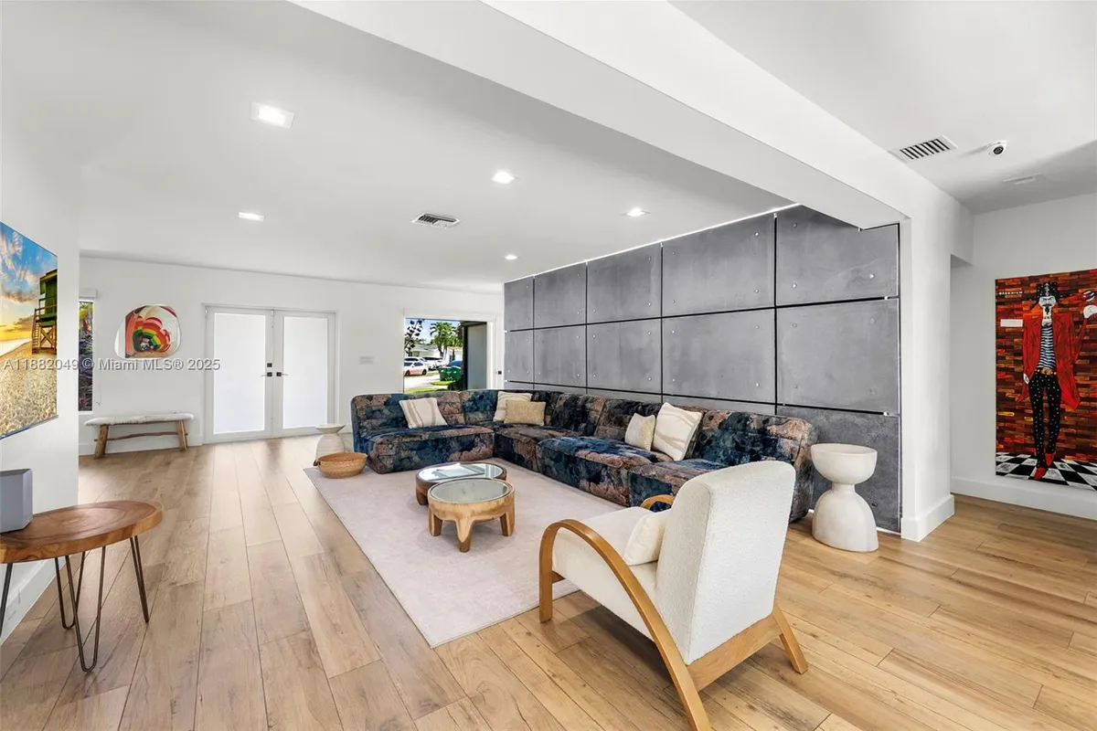 21000 NE 18th Ct, Miami FL 33179