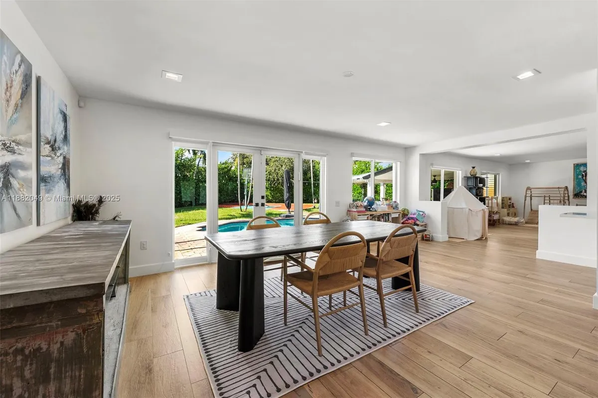 21000 NE 18th Ct, Miami FL 33179