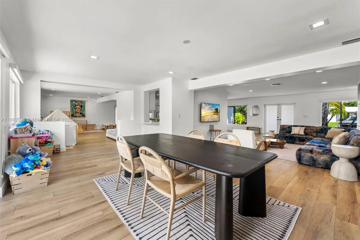 21000 NE 18th Ct, Miami FL 33179