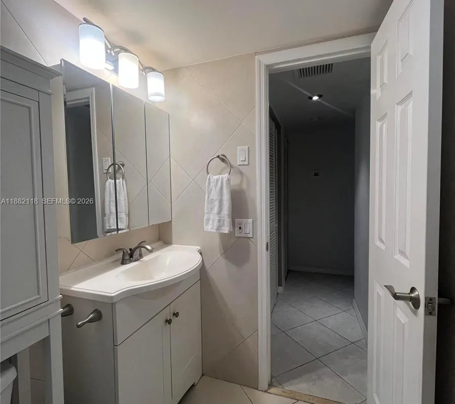 5387 SW 40th Ave # 103, Dania Beach FL 33314