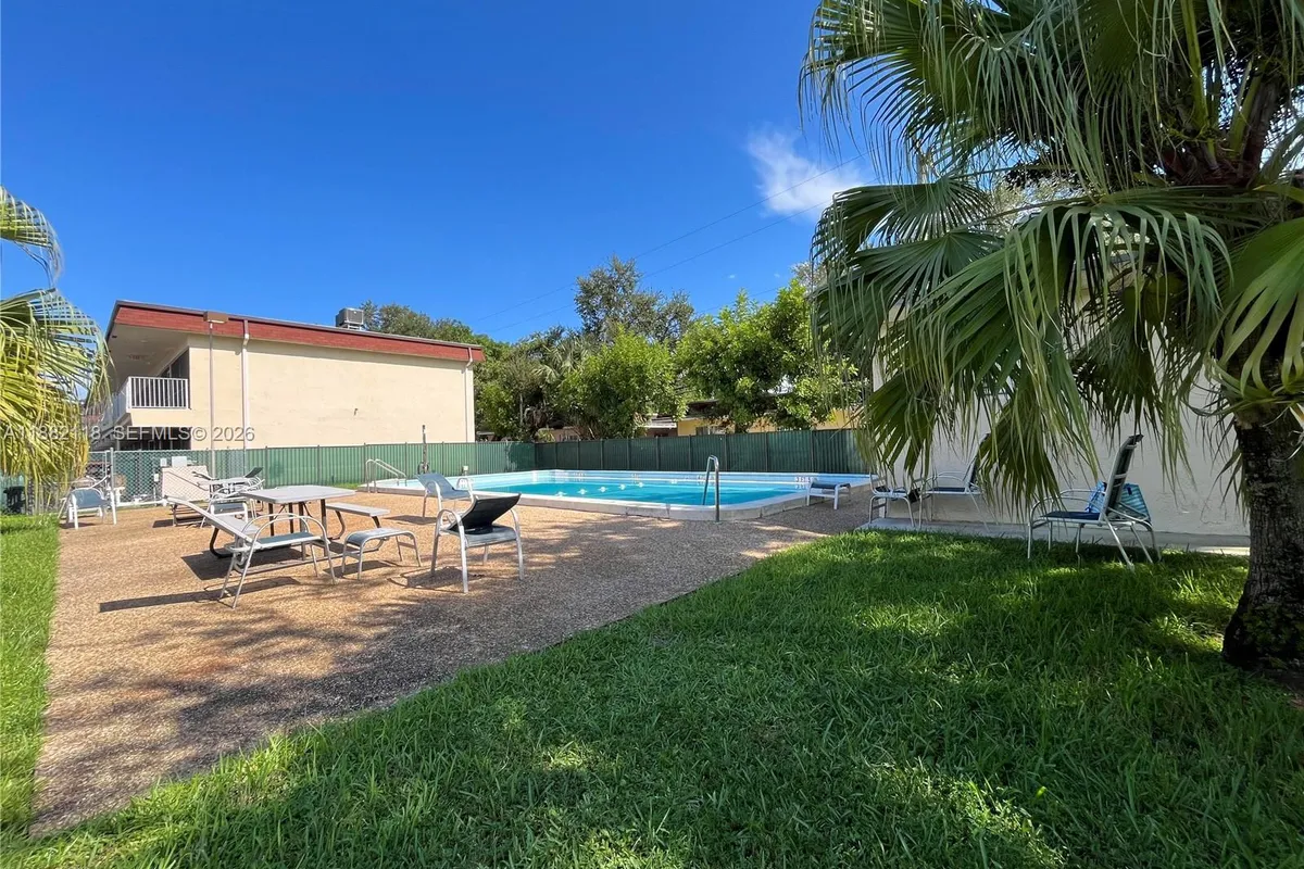 5387 SW 40th Ave # 103, Dania Beach FL 33314