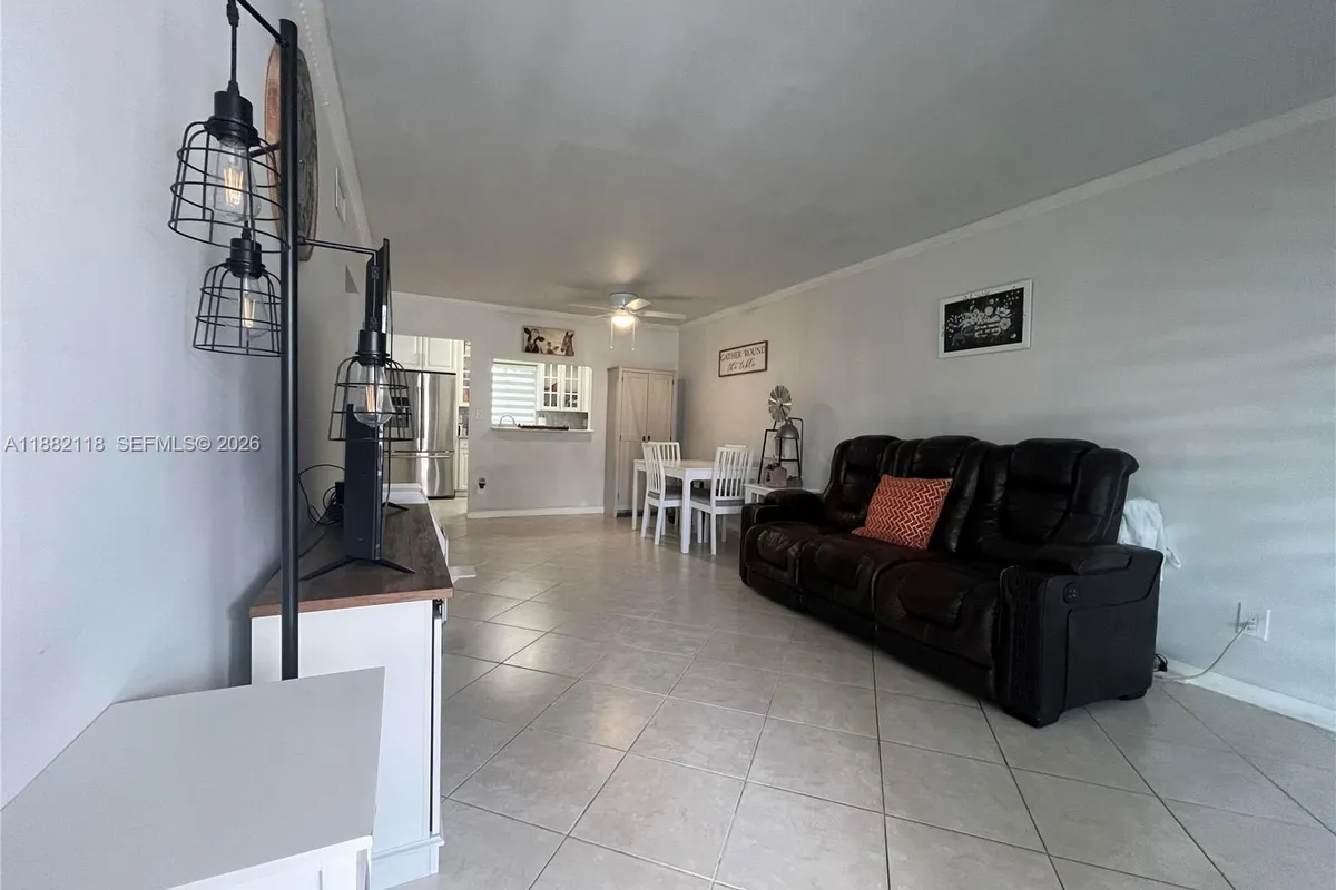 5387 SW 40th Ave # 103, Dania Beach FL 33314