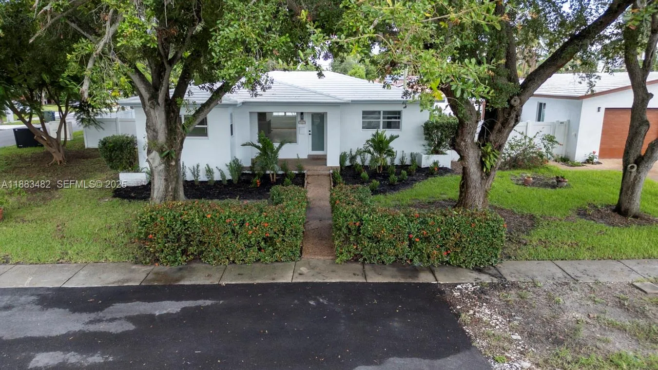 327 SE 2nd Ave, Dania Beach FL 33004