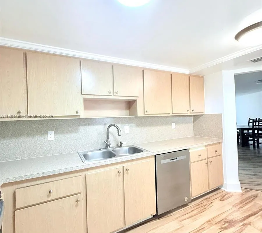 1201 NE 191st St # G304, Miami FL 33179