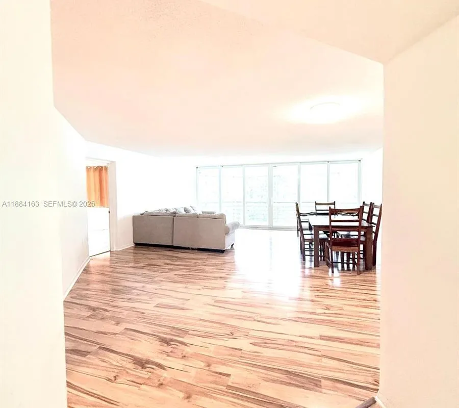 1201 NE 191st St # G304, Miami FL 33179