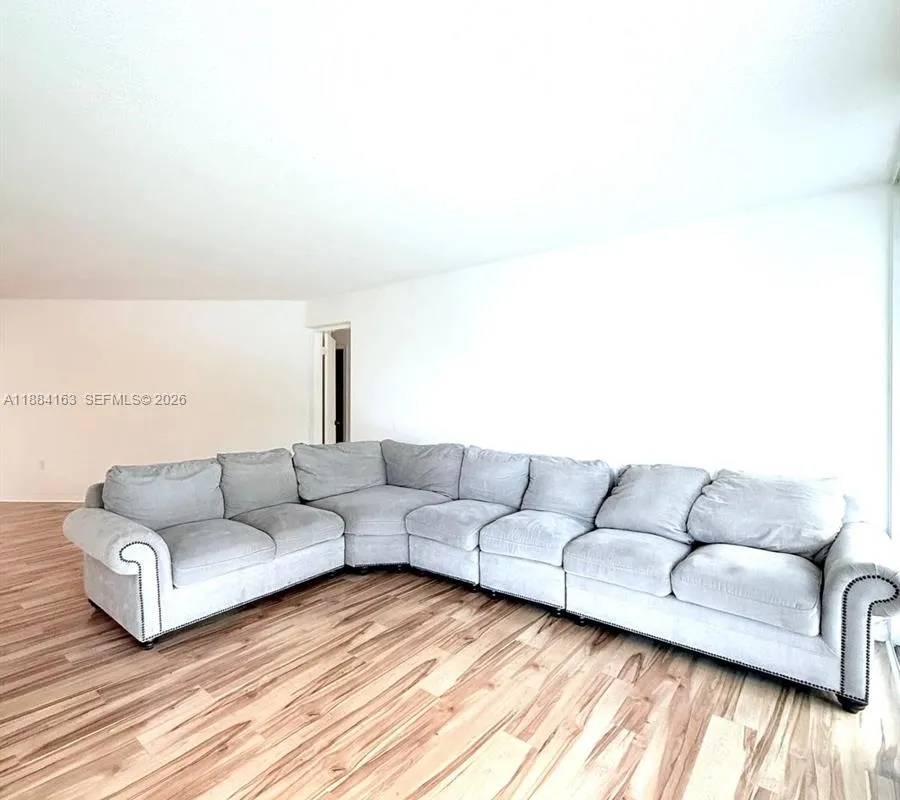 1201 NE 191st St # G304, Miami FL 33179