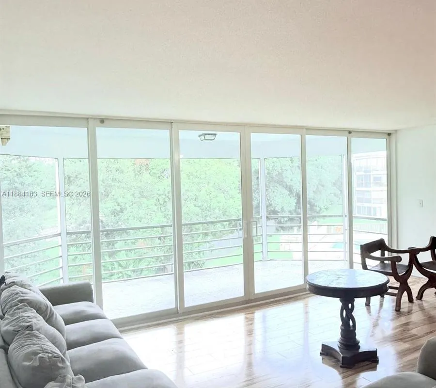 1201 NE 191st St # G304, Miami FL 33179