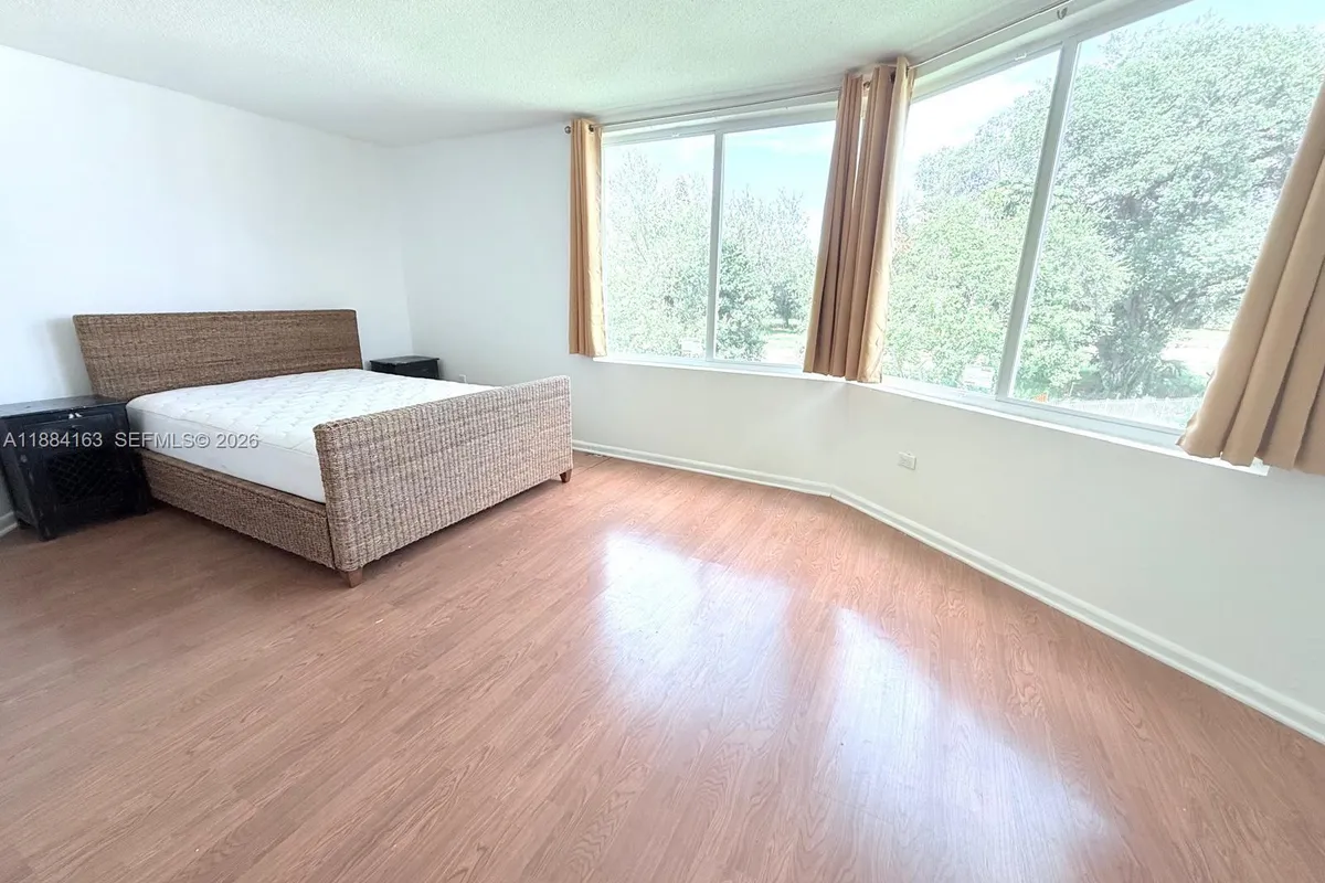 1201 NE 191st St # G304, Miami FL 33179