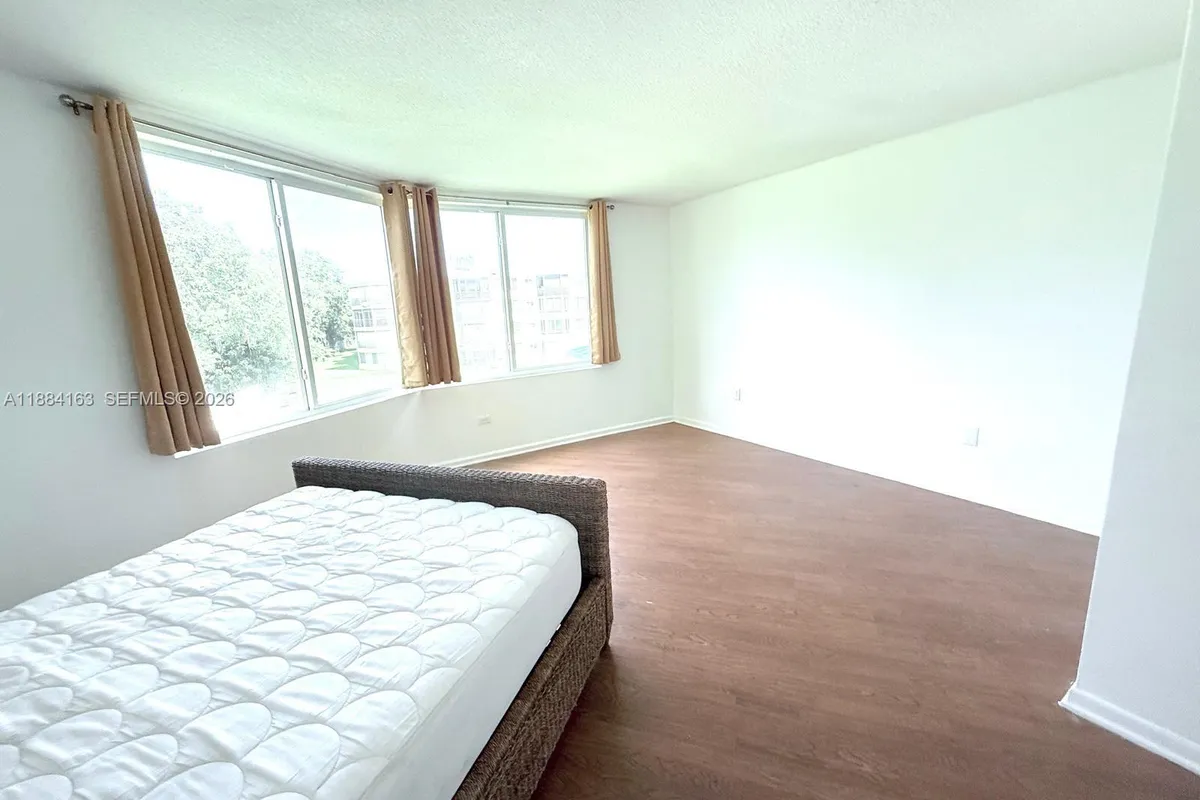 1201 NE 191st St # G304, Miami FL 33179