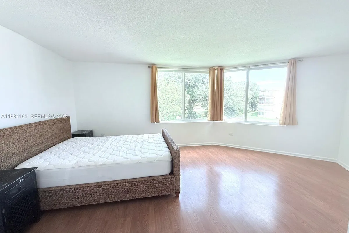 1201 NE 191st St # G304, Miami FL 33179