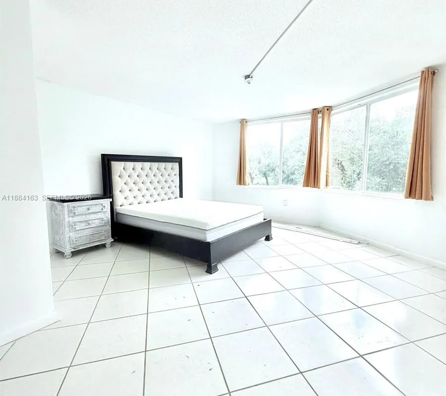 1201 NE 191st St # G304, Miami FL 33179