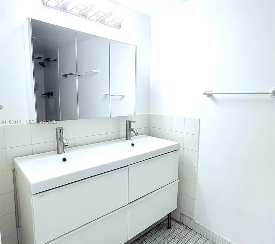 1201 NE 191st St # G304, Miami FL 33179