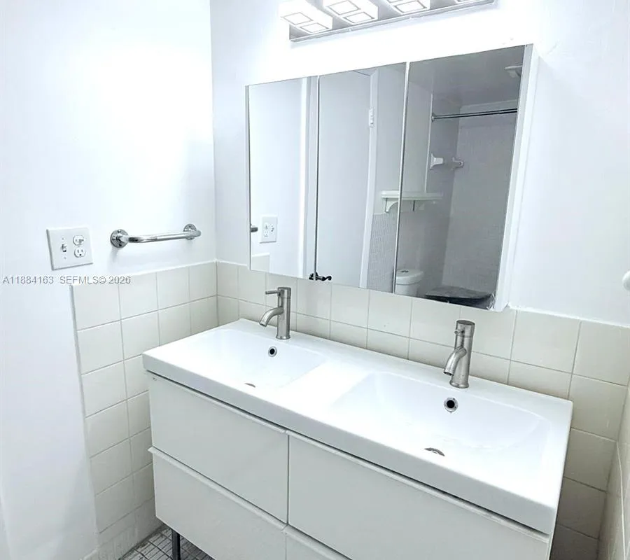 1201 NE 191st St # G304, Miami FL 33179