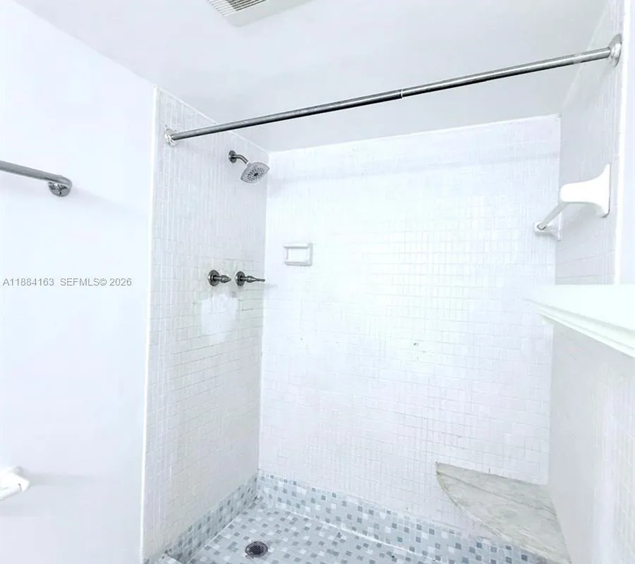 1201 NE 191st St # G304, Miami FL 33179