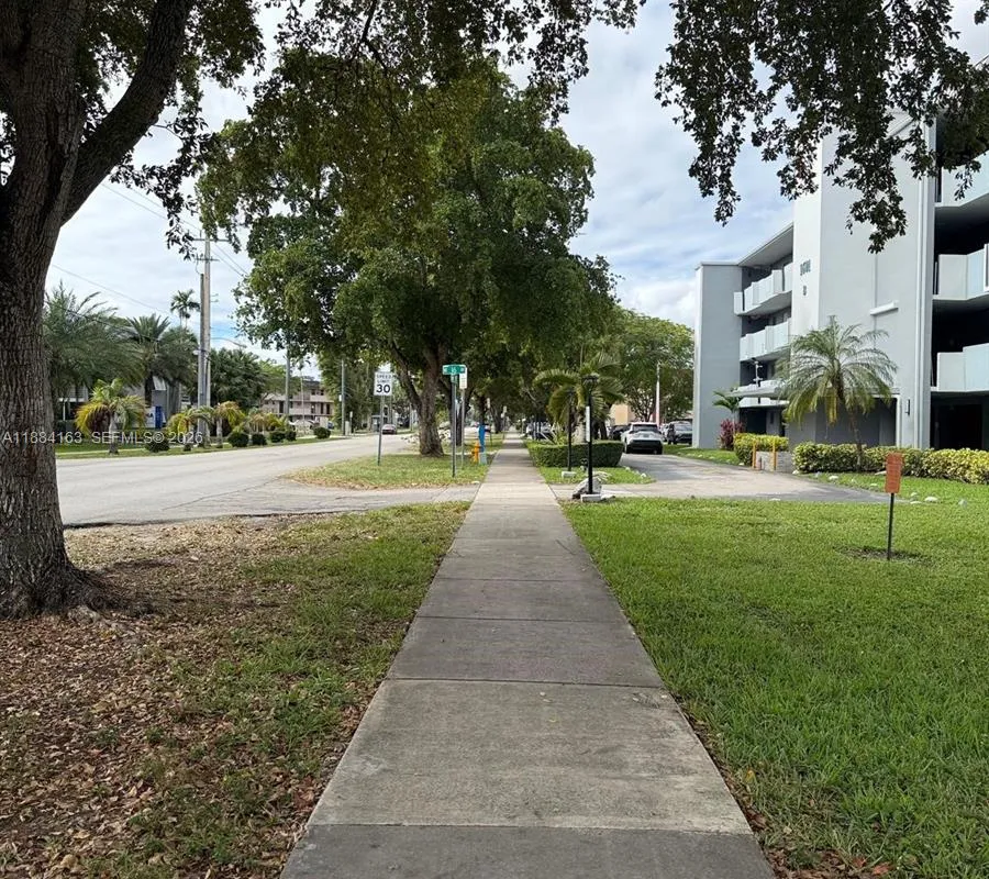 1201 NE 191st St # G304, Miami FL 33179