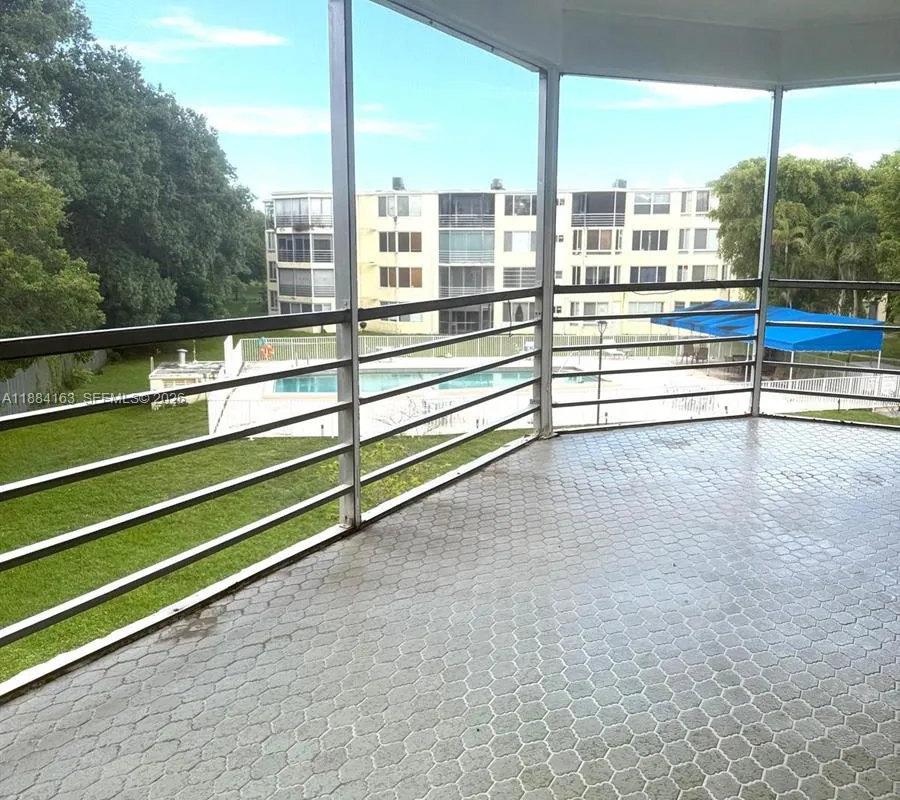 1201 NE 191st St # G304, Miami FL 33179